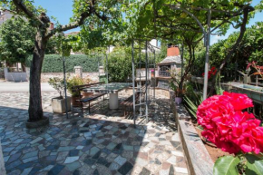  Apartments Divna  Ровинь